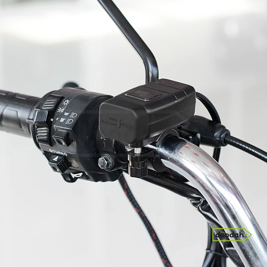 Мото USB зарядний пристрій з вольтметром на кермо - MotoMax 854, IP 65, Quick Charge, 6-30V, 3,4А